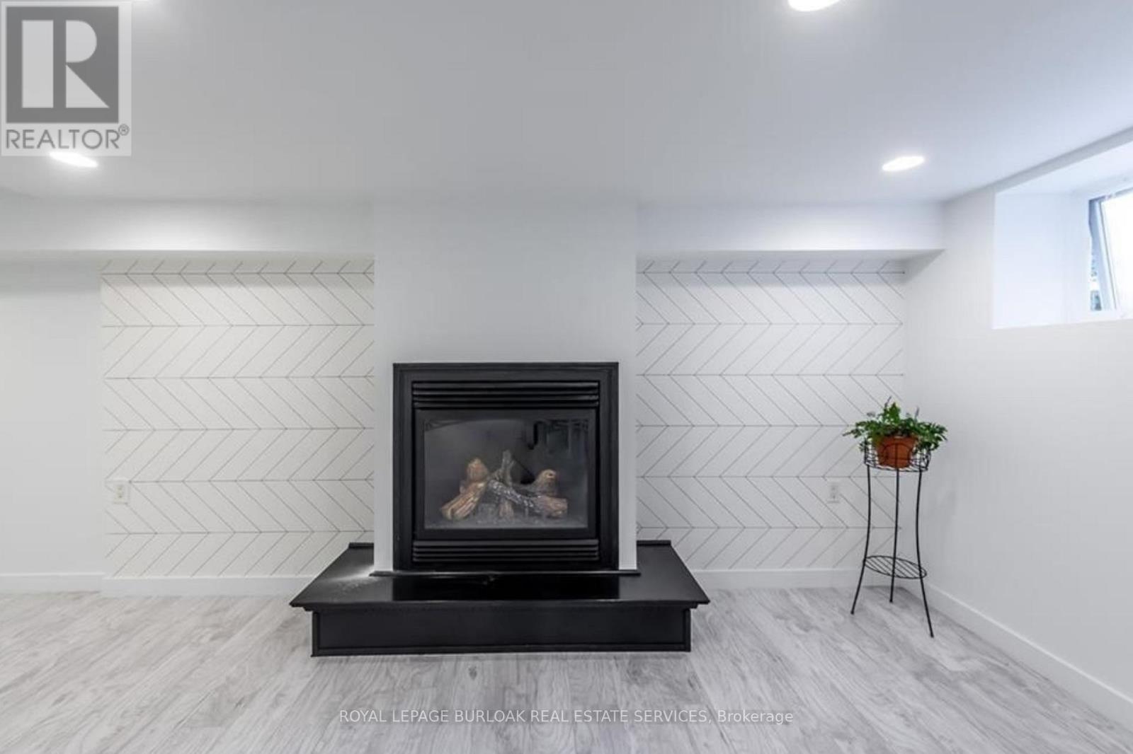 Lower - 257 East 17th Street, Hamilton, Ontario  L9A 4M6 - Photo 5 - X12653230