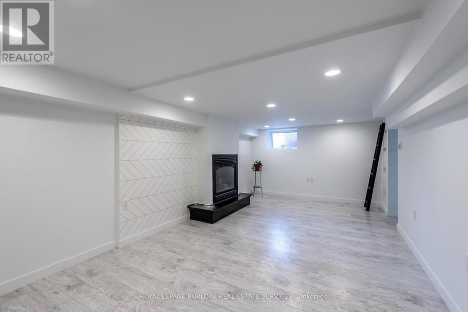 Lower - 257 East 17th Street, Hamilton, Ontario  L9A 4M6 - Photo 6 - X12653230