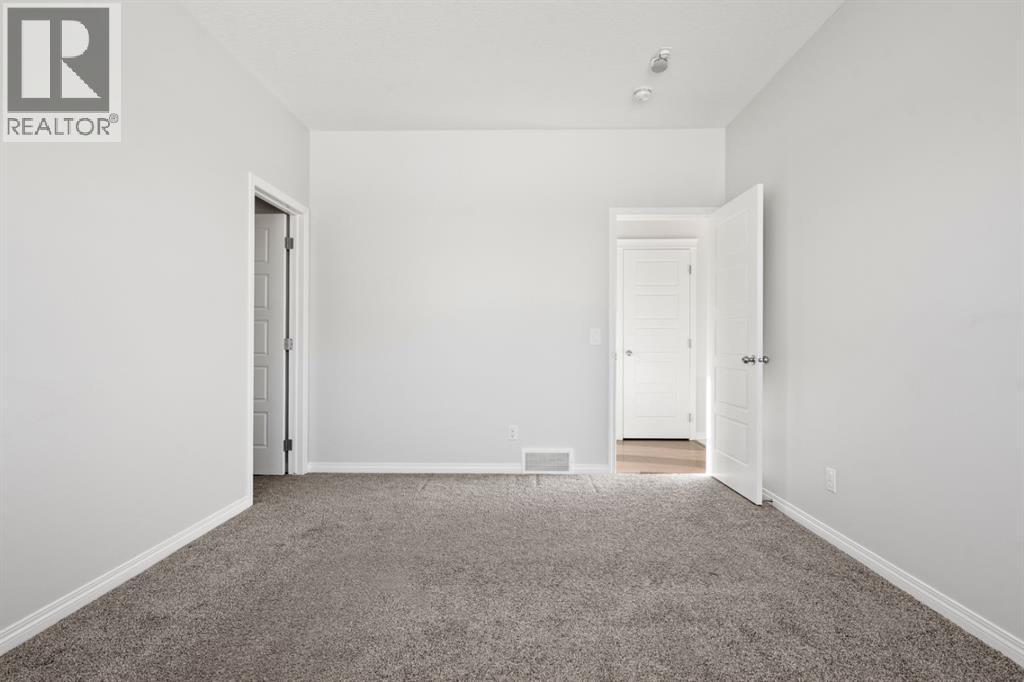 3 Hillcrest Close E, Airdrie, Alberta  T4B 4T9 - Photo 12 - A2274350