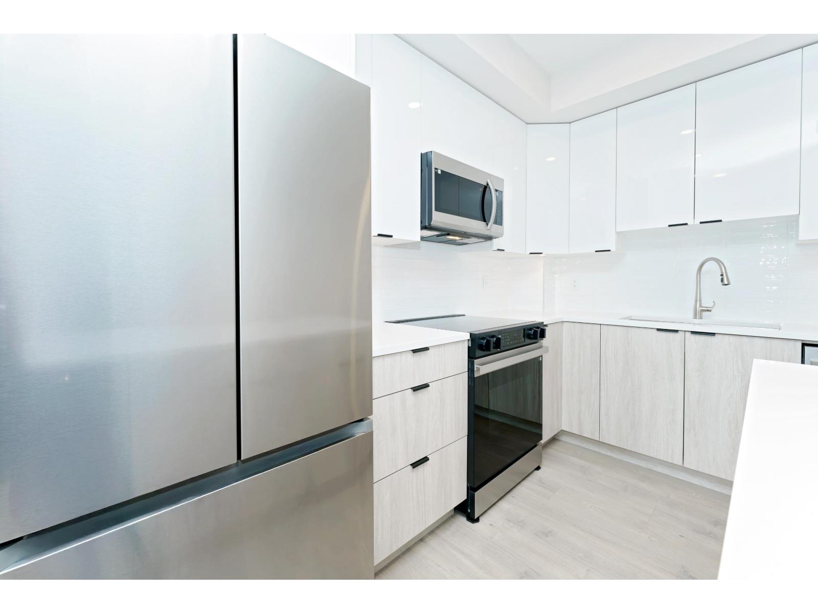 322 13458 95 AVENUE, Surrey, British Columbia