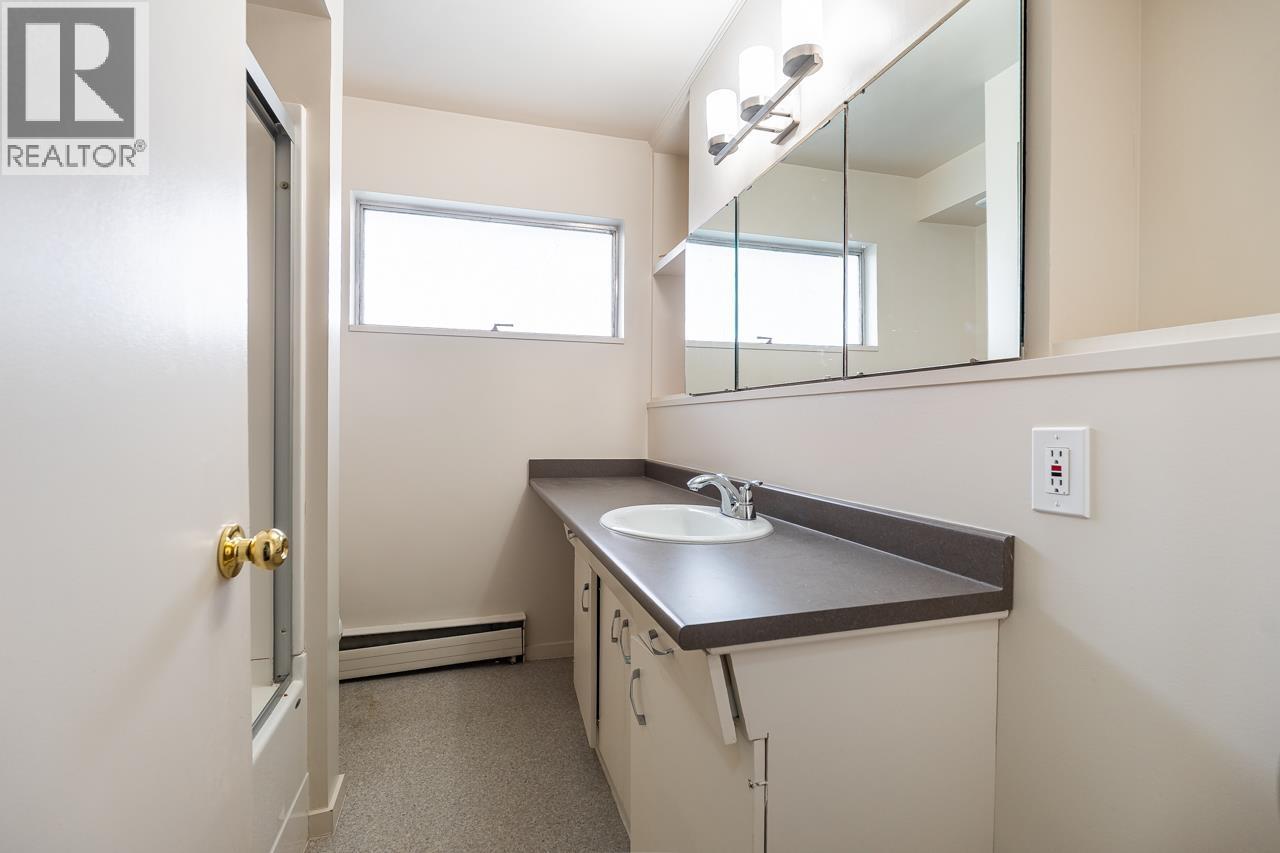 4044 Parker Street, Burnaby, British Columbia V5C 3B9 - Photo 32 - R3075147