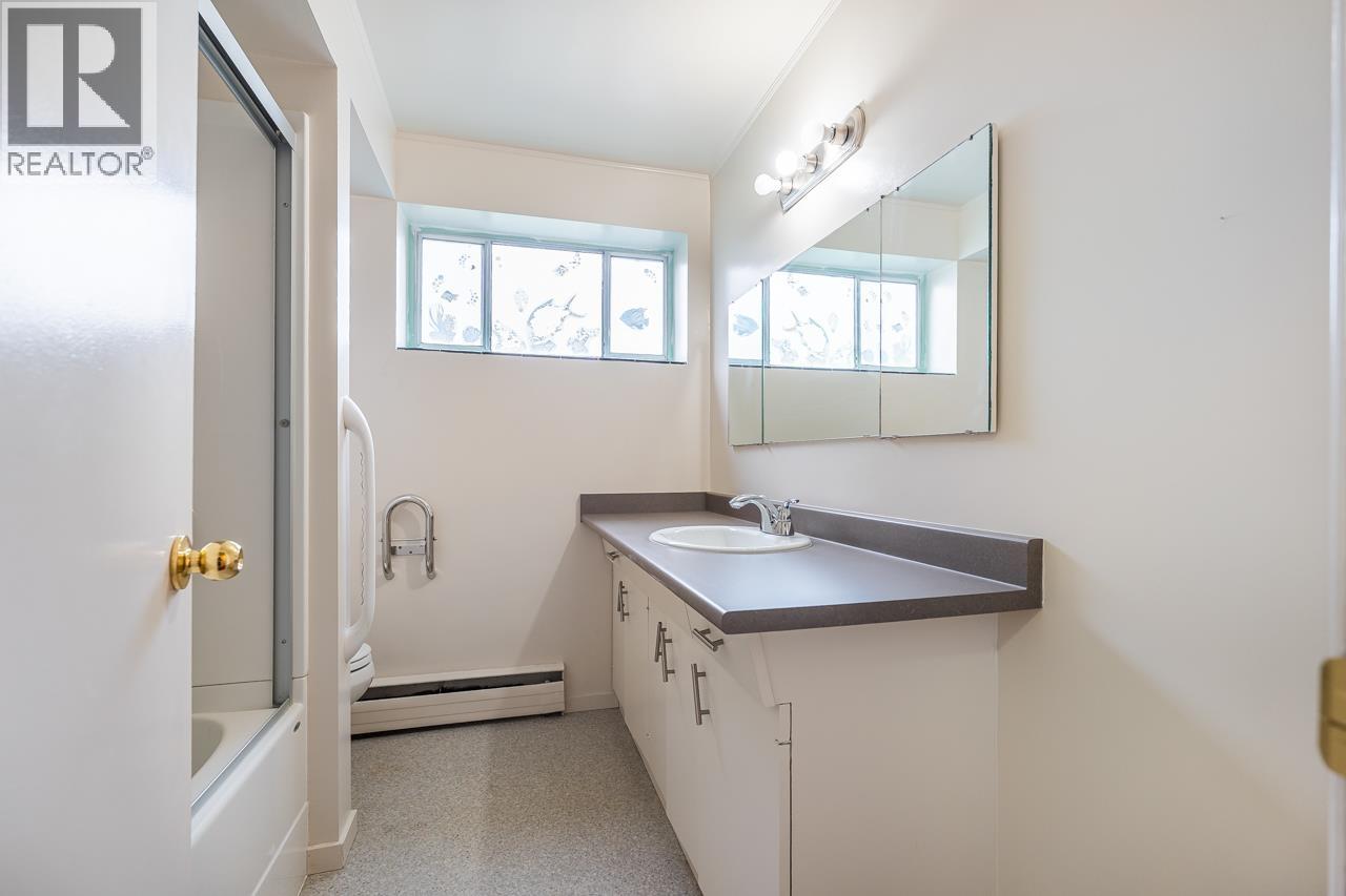 4044 Parker Street, Burnaby, British Columbia V5C 3B9 - Photo 9 - R3075147