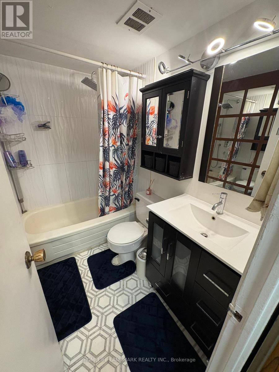 # 1402 - 177 Linus Road, Toronto, Ontario  M2J 4S5 - Photo 15 - C12653252