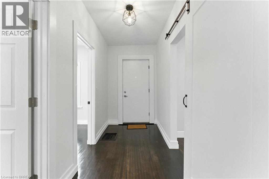 34 North Park Street, Brantford, Ontario  N3R 4J6 - Photo 4 - 40752933