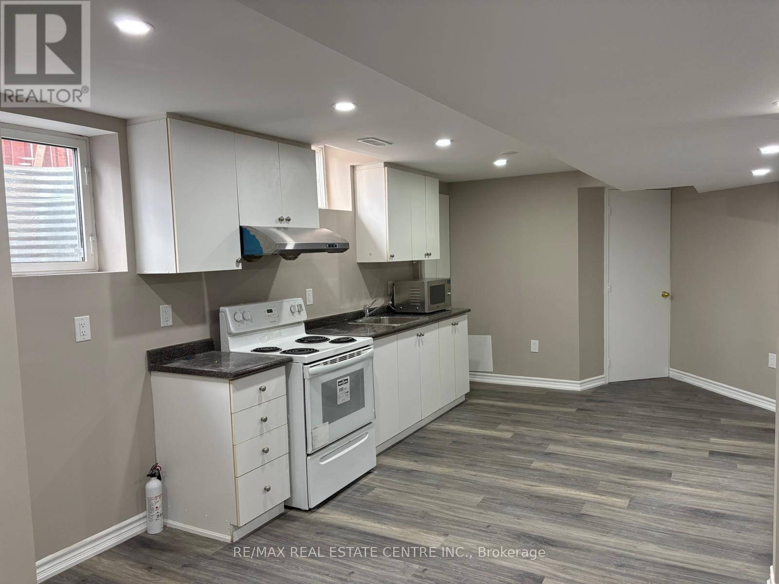 12 Spalding Gate S, Brampton, Ontario  L6Y 4S7 - Photo 2 - W12653258