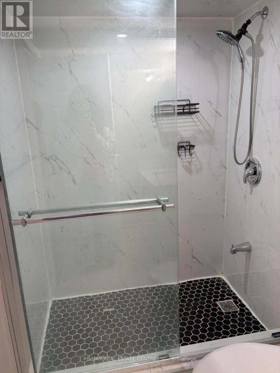 12 Spalding Gate S, Brampton, Ontario  L6Y 4S7 - Photo 6 - W12653258