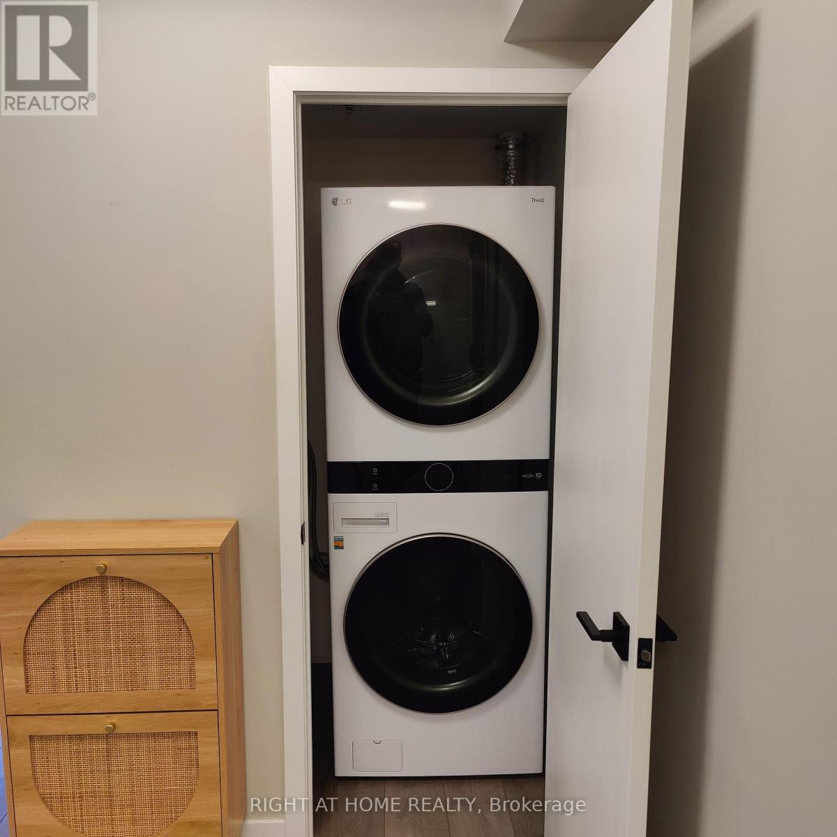 207 - 1401 O'connor Drive, Toronto, Ontario  M4B 2V5 - Photo 5 - E12651306