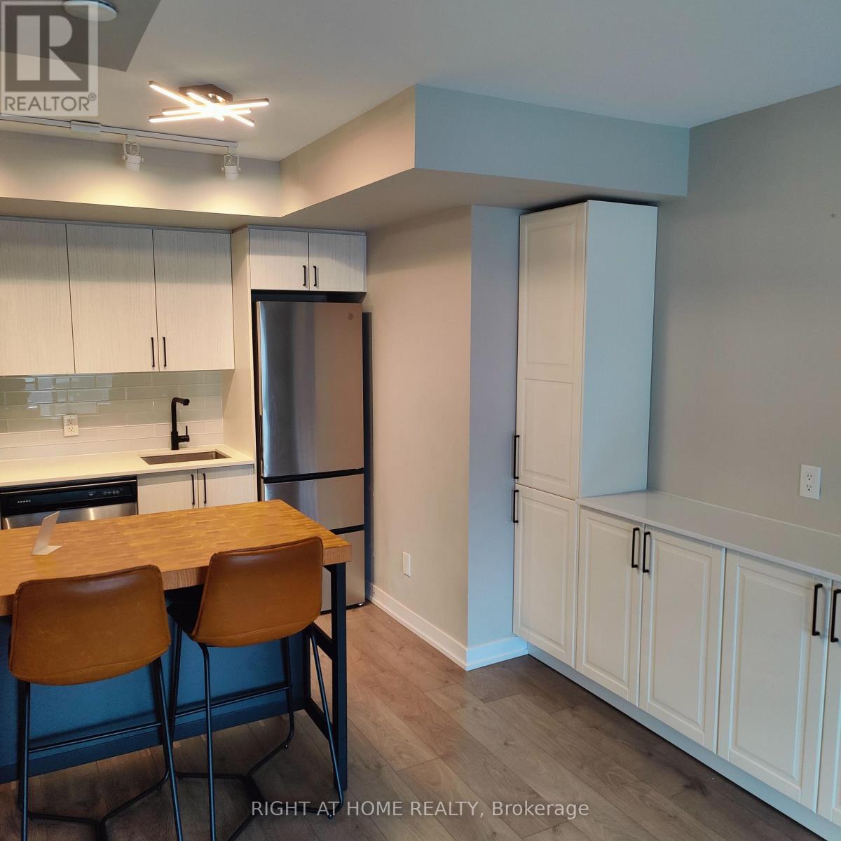 207 - 1401 O'connor Drive, Toronto, Ontario  M4B 2V5 - Photo 8 - E12651306