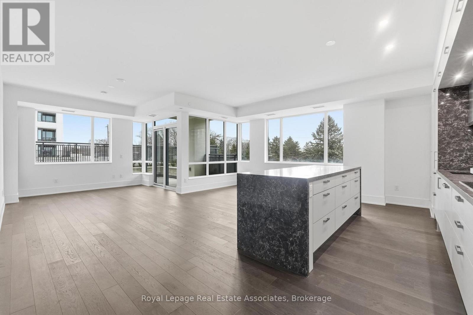 205 - 259 The Kingsway, Toronto, Ontario  M9A 0G2 - Photo 2 - W12647364