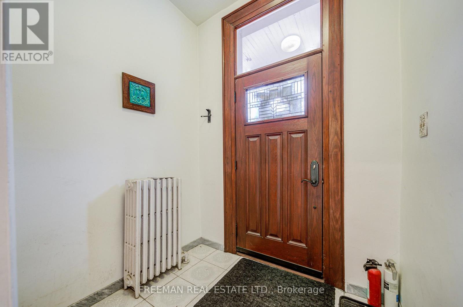 Main Fl - 756 Eculid Avenue, Toronto, Ontario  M6G 2V2 - Photo 2 - C12653276