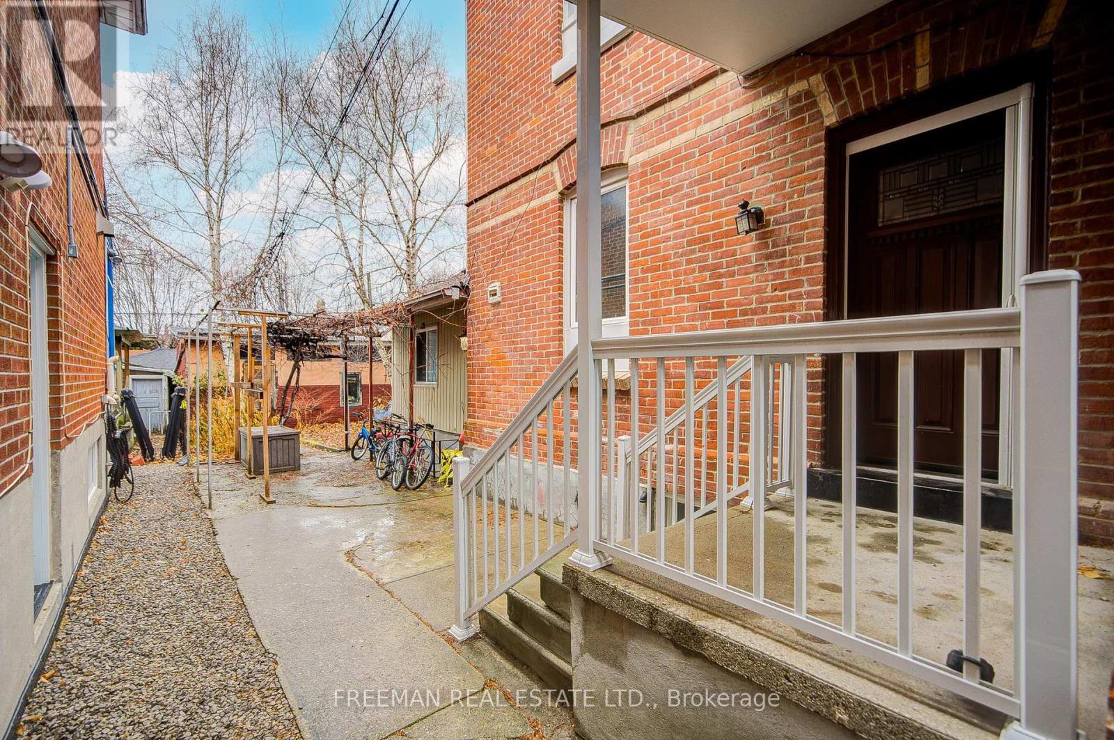 Main Fl - 756 Eculid Avenue, Toronto, Ontario  M6G 2V2 - Photo 3 - C12653276