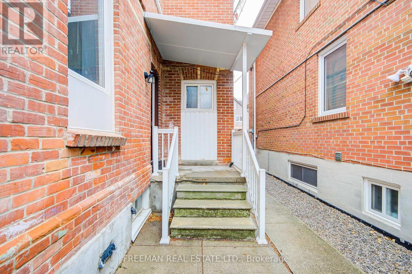 Main Fl - 756 Eculid Avenue, Toronto, Ontario  M6G 2V2 - Photo 4 - C12653276