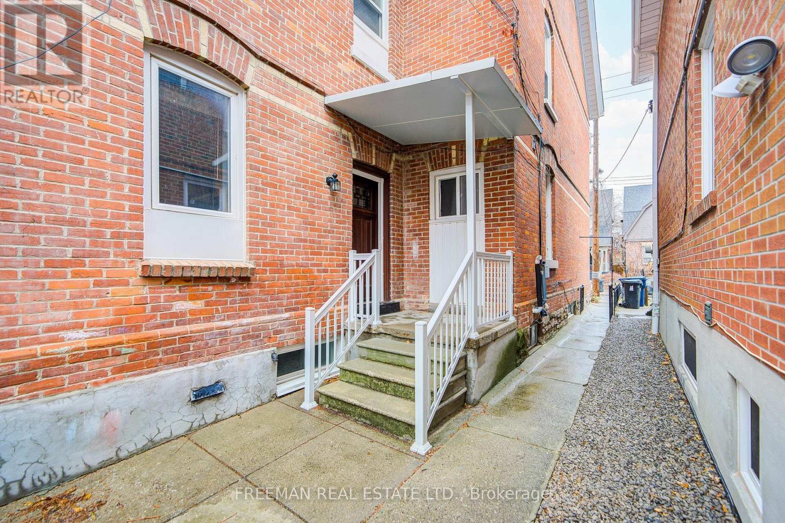 Main Fl - 756 Eculid Avenue, Toronto, Ontario  M6G 2V2 - Photo 5 - C12653276