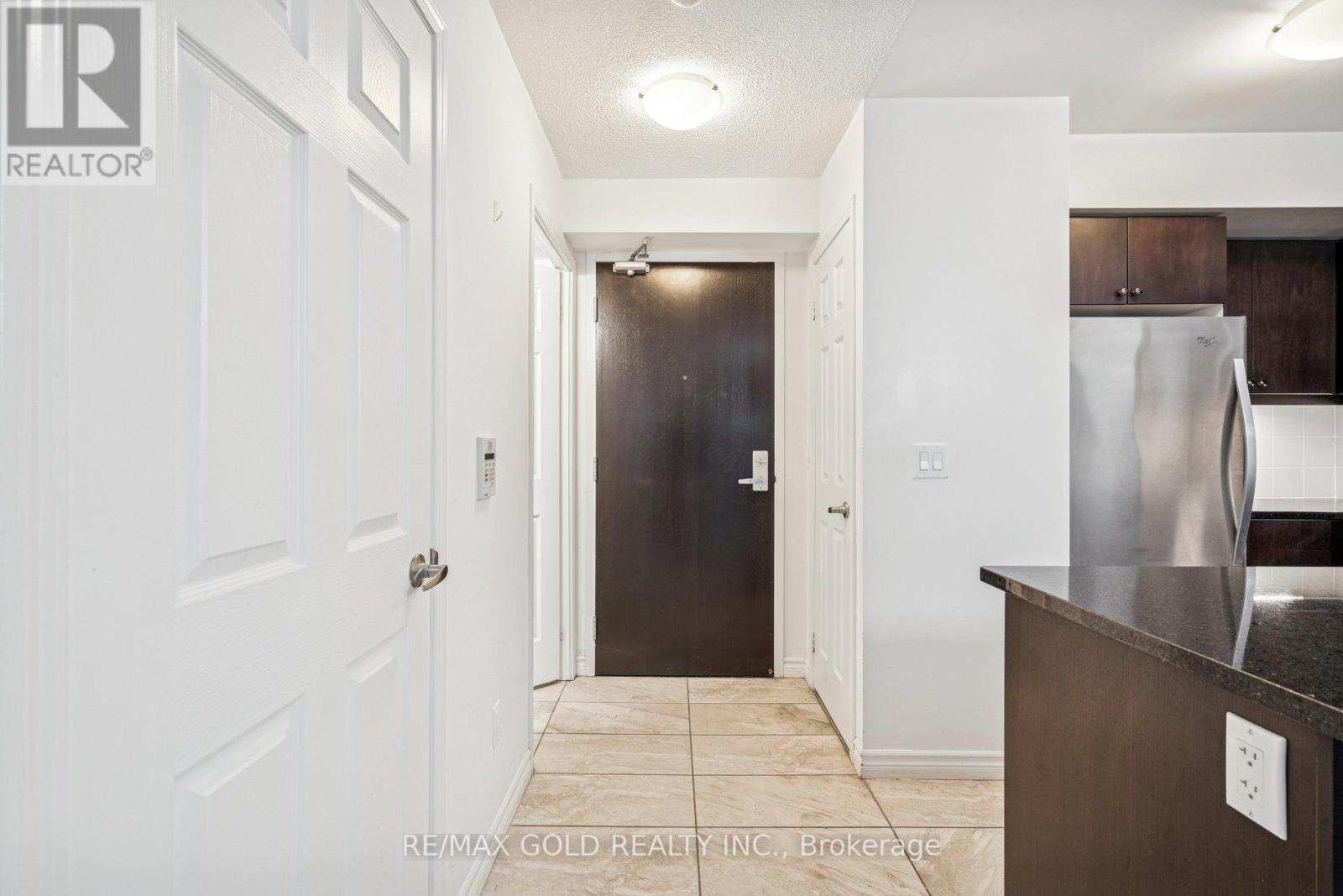 1819 - 25 Lower Simcoe Street, Toronto, Ontario  M5J 3A1 - Photo 3 - C12653310