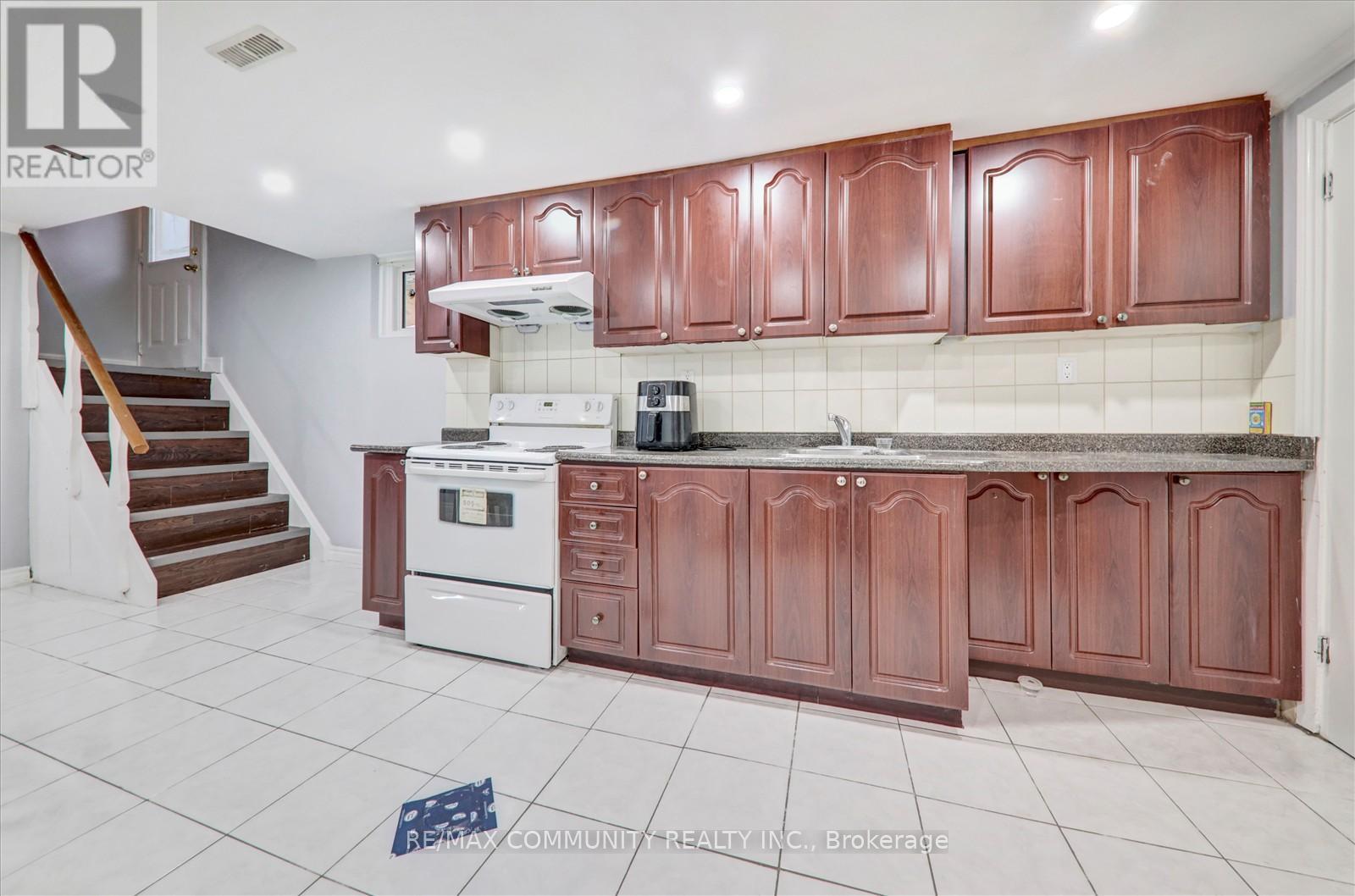 6 Barlow Road W, Toronto, Ontario  M1G 2B4 - Photo 24 - E12653320