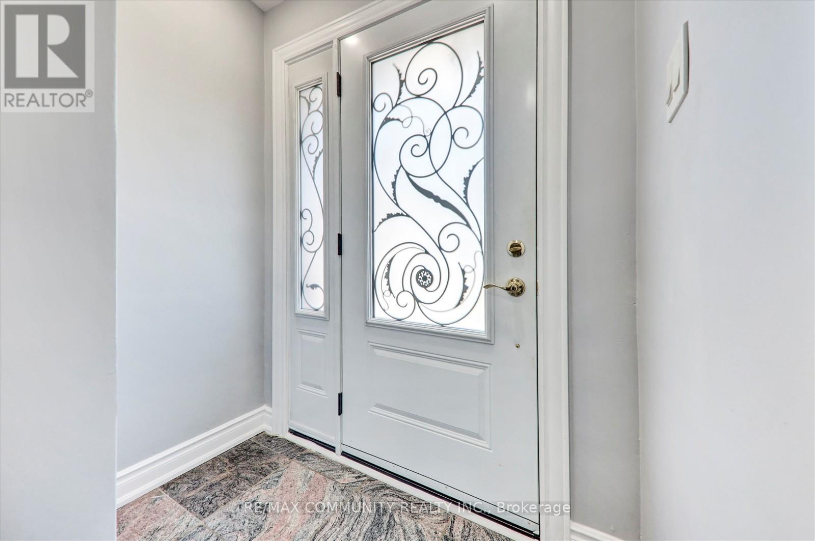 6 Barlow Road W, Toronto, Ontario  M1G 2B4 - Photo 6 - E12653320