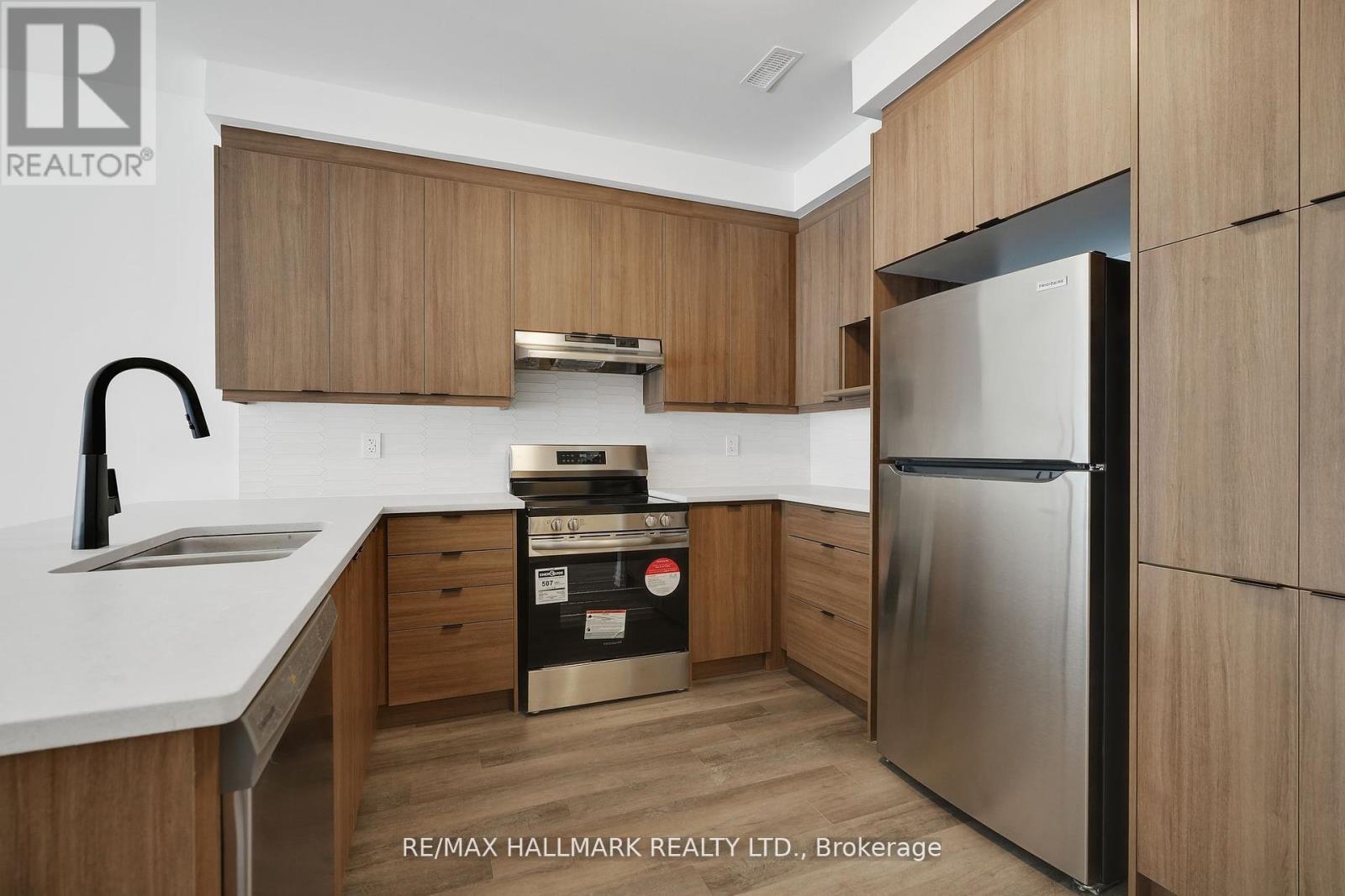 701 Sargeant Place, Innisfil, Ontario  L9S 0T2 - Photo 10 - N12653290