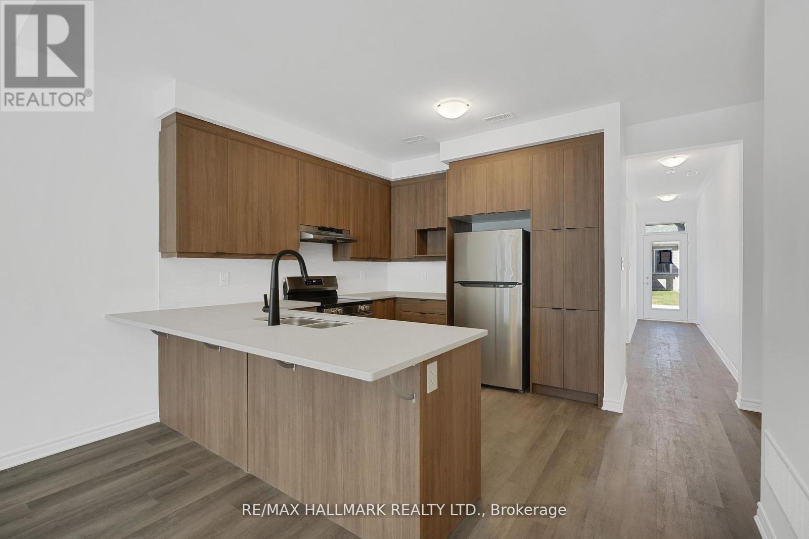 701 Sargeant Place, Innisfil, Ontario  L9S 0T2 - Photo 7 - N12653290