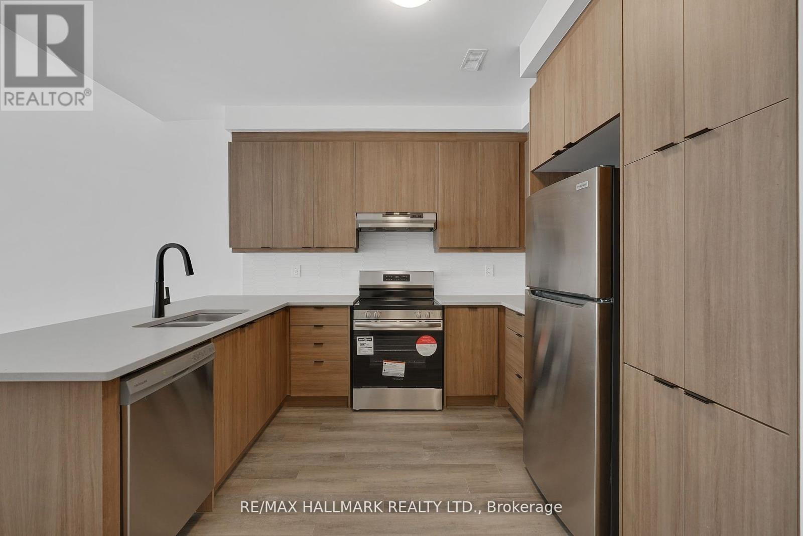 701 Sargeant Place, Innisfil, Ontario  L9S 0T2 - Photo 9 - N12653290