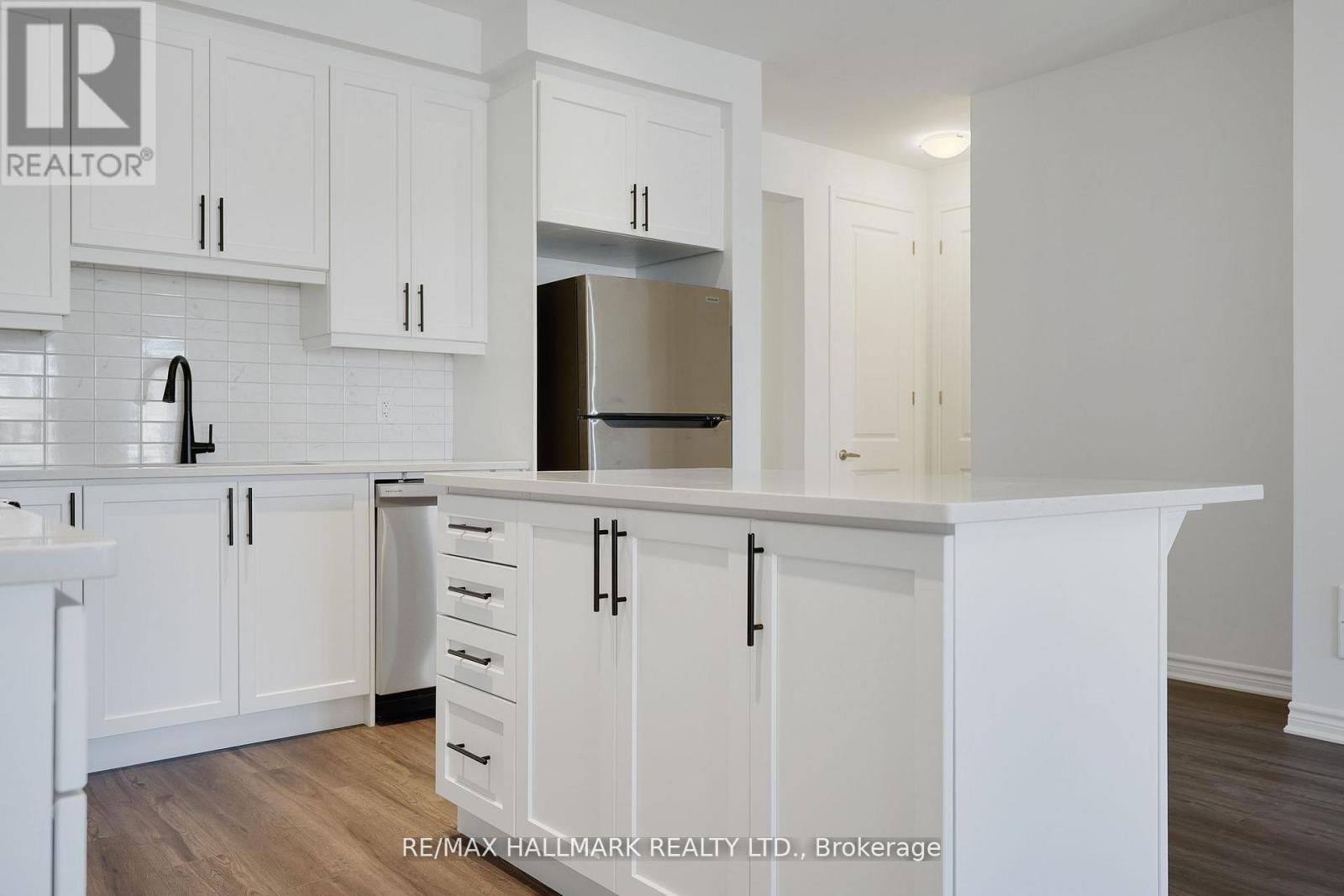 700 Sargeant Place, Innisfil, Ontario  L9S 0R9 - Photo 12 - N12653296