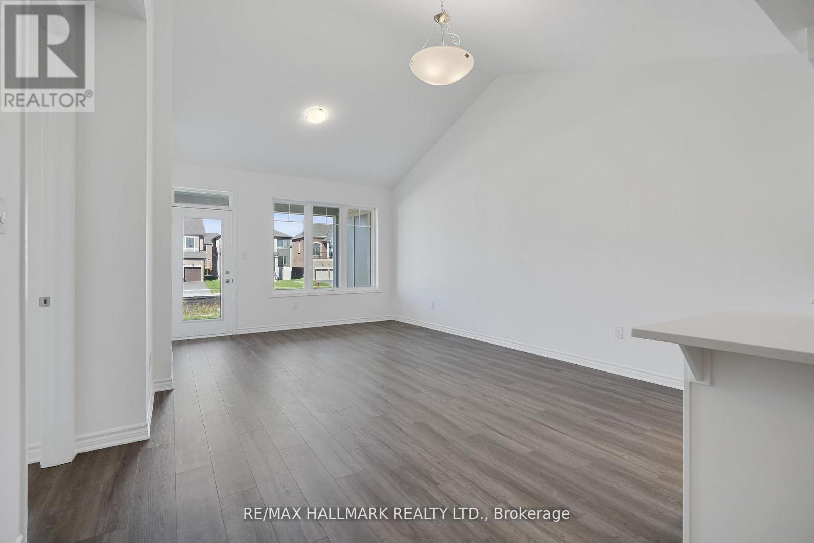 700 Sargeant Place, Innisfil, Ontario  L9S 0R9 - Photo 14 - N12653296