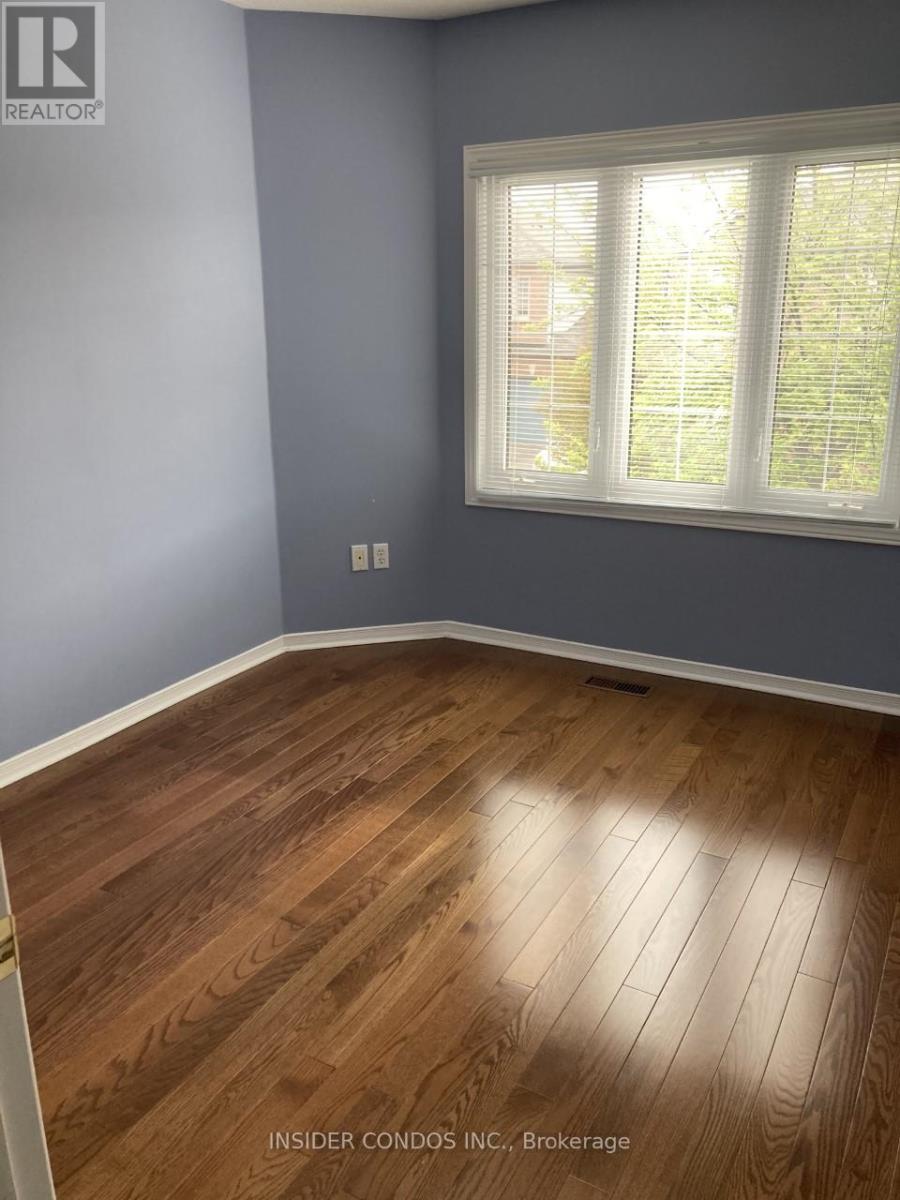 126 Pinedale Gate, Vaughan, Ontario  L4L 8X3 - Photo 4 - N12653312