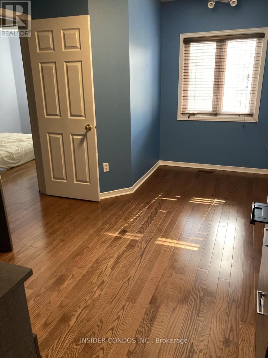 126 Pinedale Gate, Vaughan, Ontario  L4L 8X3 - Photo 5 - N12653312