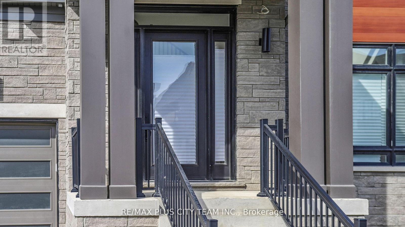 8 Saxby Farm Avenue, King, Ontario  L7B 0T1 - Photo 2 - N12653318