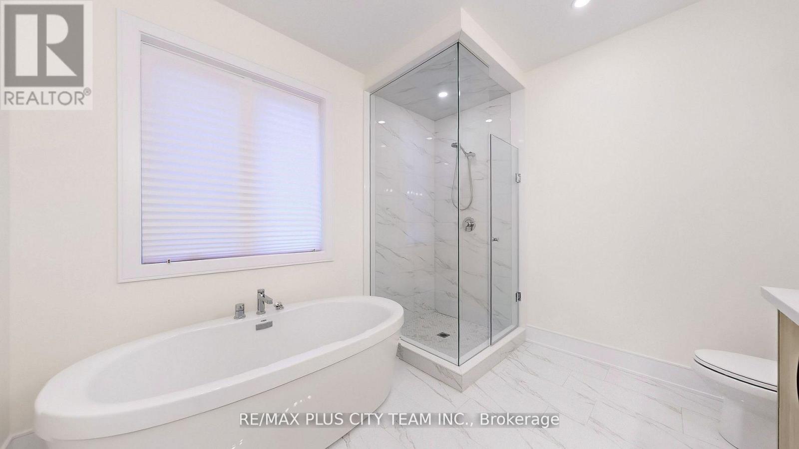 8 Saxby Farm Avenue, King, Ontario  L7B 0T1 - Photo 34 - N12653318