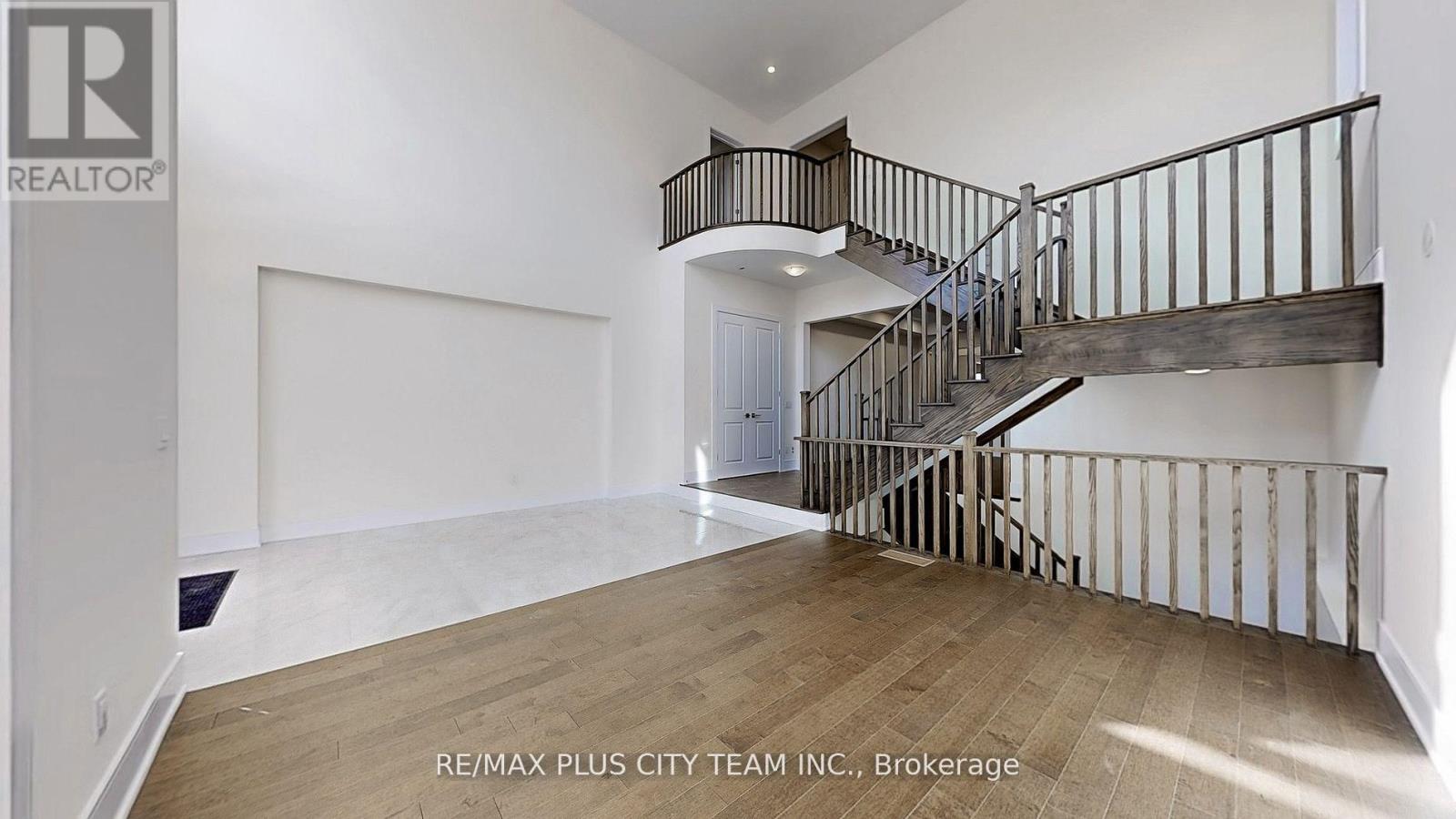 8 Saxby Farm Avenue, King, Ontario  L7B 0T1 - Photo 4 - N12653318