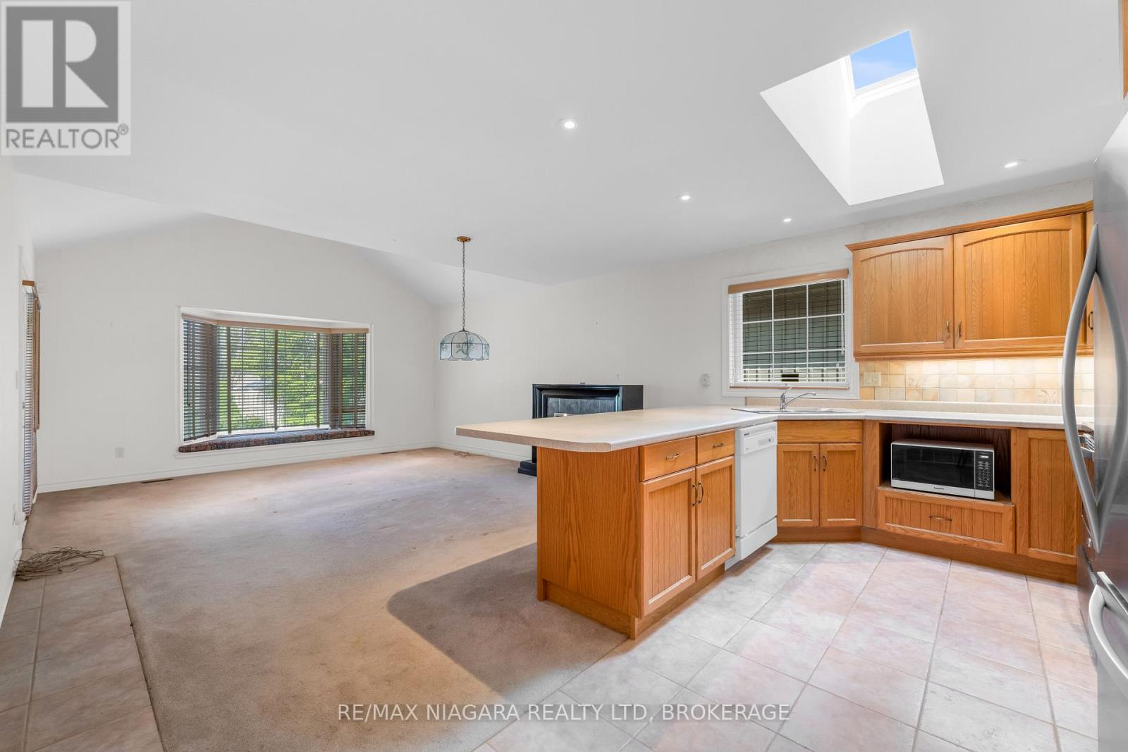 40 Frontier Drive, Niagara-On-The-Lake, Ontario  L0S 1J0 - Photo 7 - X12425600