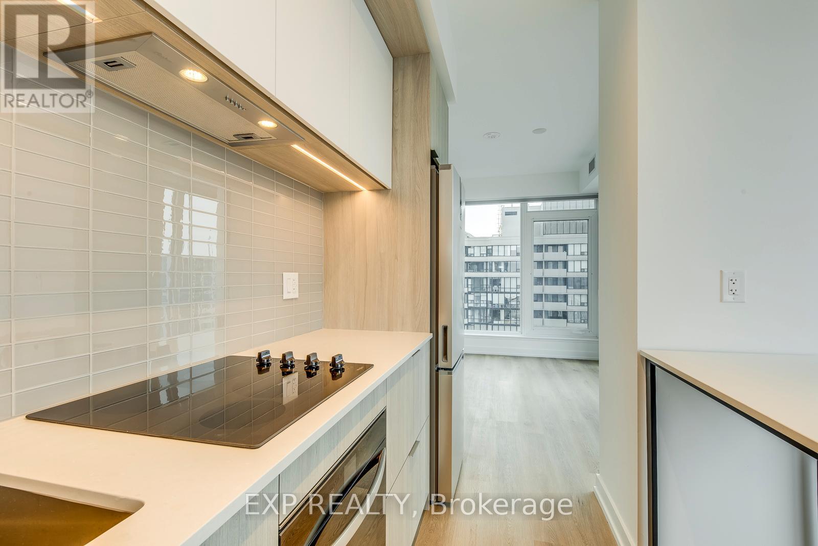 1710 - 395 Square One Drive, Mississauga, Ontario  L5B 0P6 - Photo 10 - W12653286