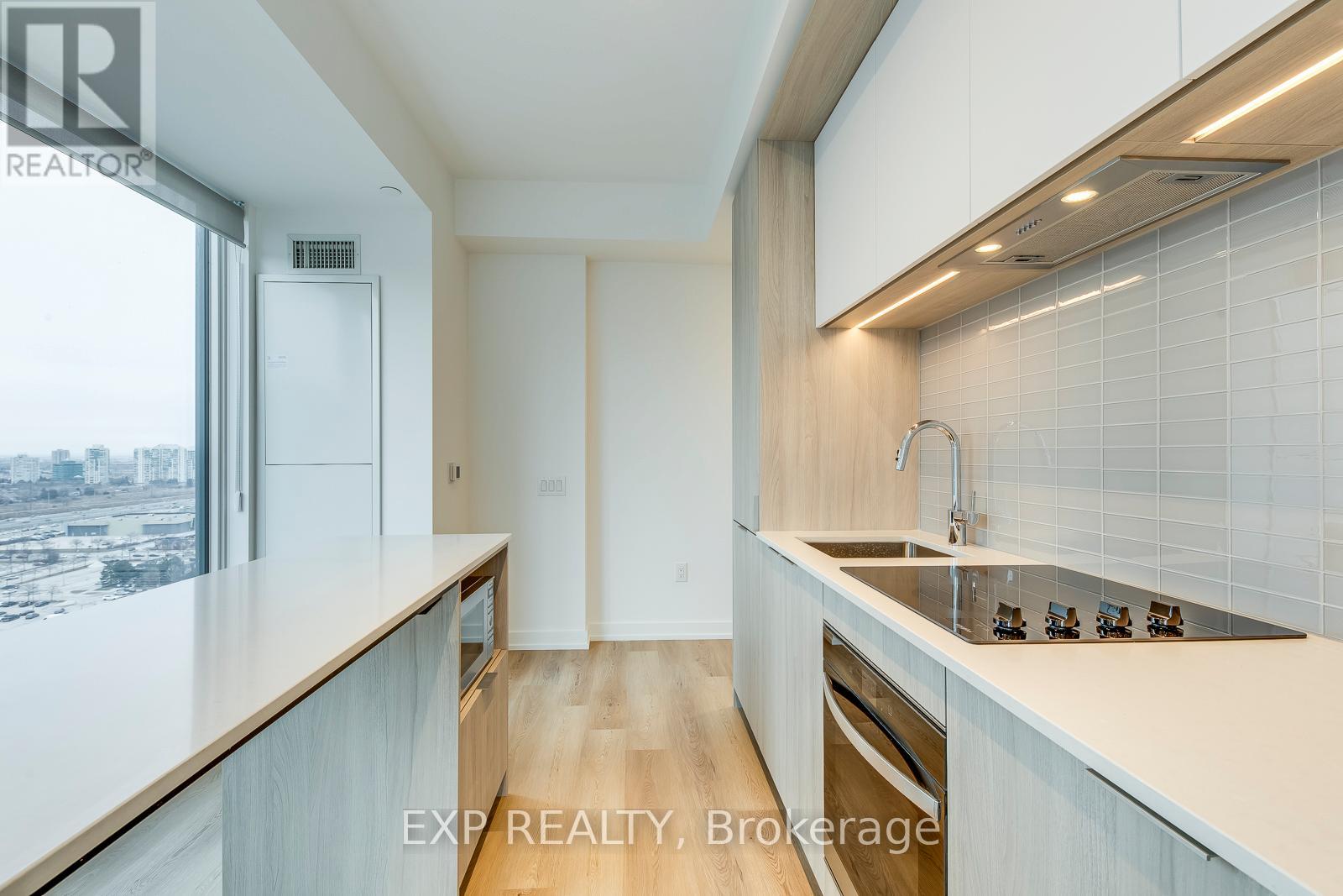 1710 - 395 Square One Drive, Mississauga, Ontario  L5B 0P6 - Photo 11 - W12653286