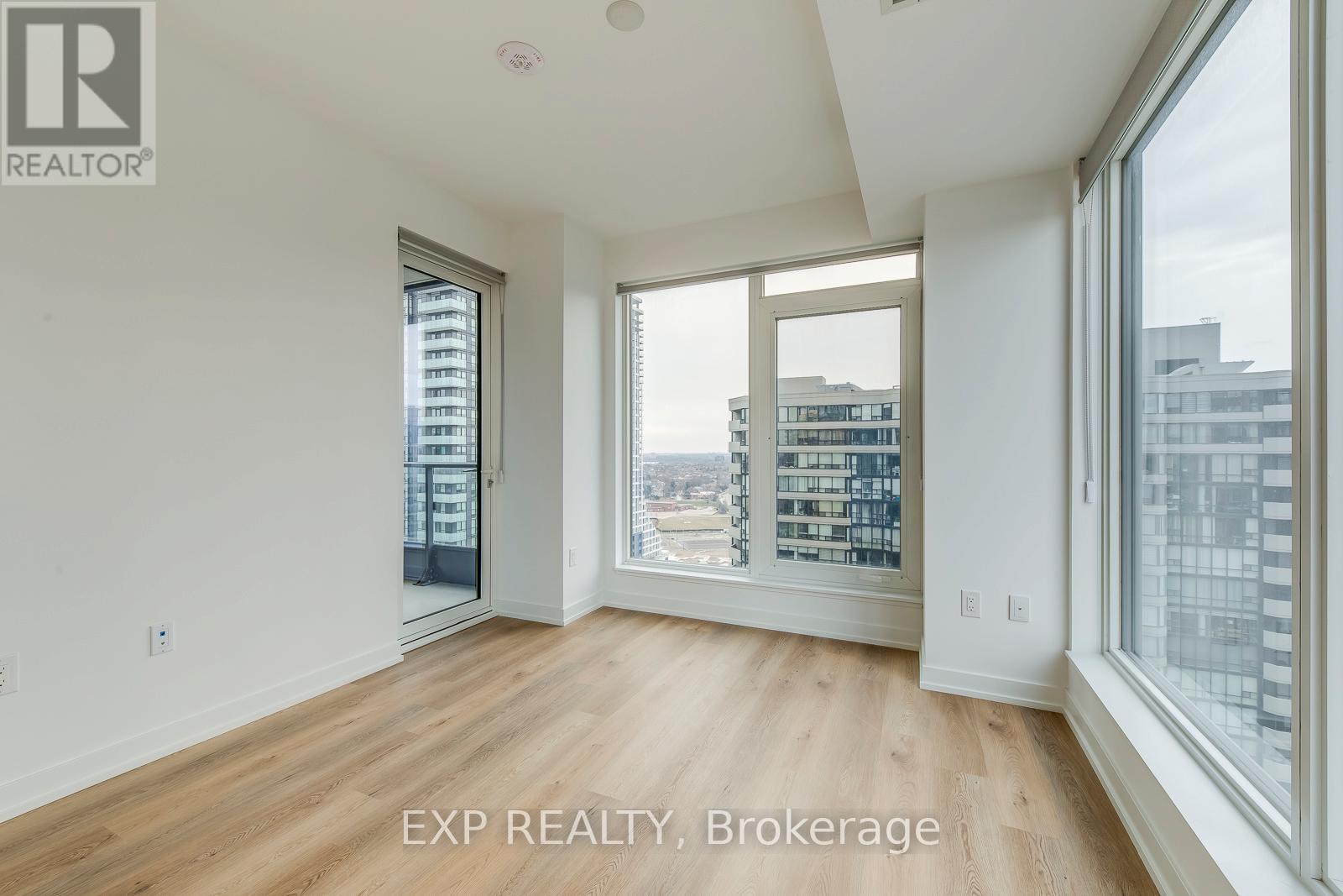 1710 - 395 Square One Drive, Mississauga, Ontario  L5B 0P6 - Photo 7 - W12653286