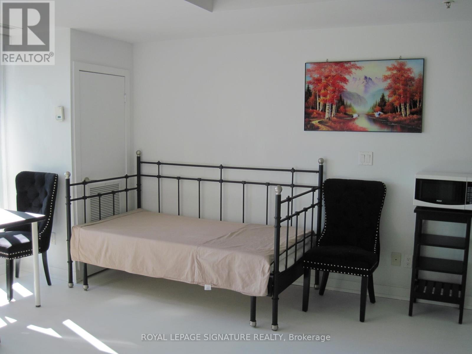 201 - 51 Lady Bank Road S, Toronto, Ontario  M8Z 0C9 - Photo 5 - W12653292