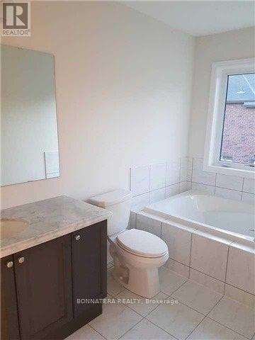 121 Huguenot Road, Oakville, Ontario  L6H 7C4 - Photo 12 - W12653294