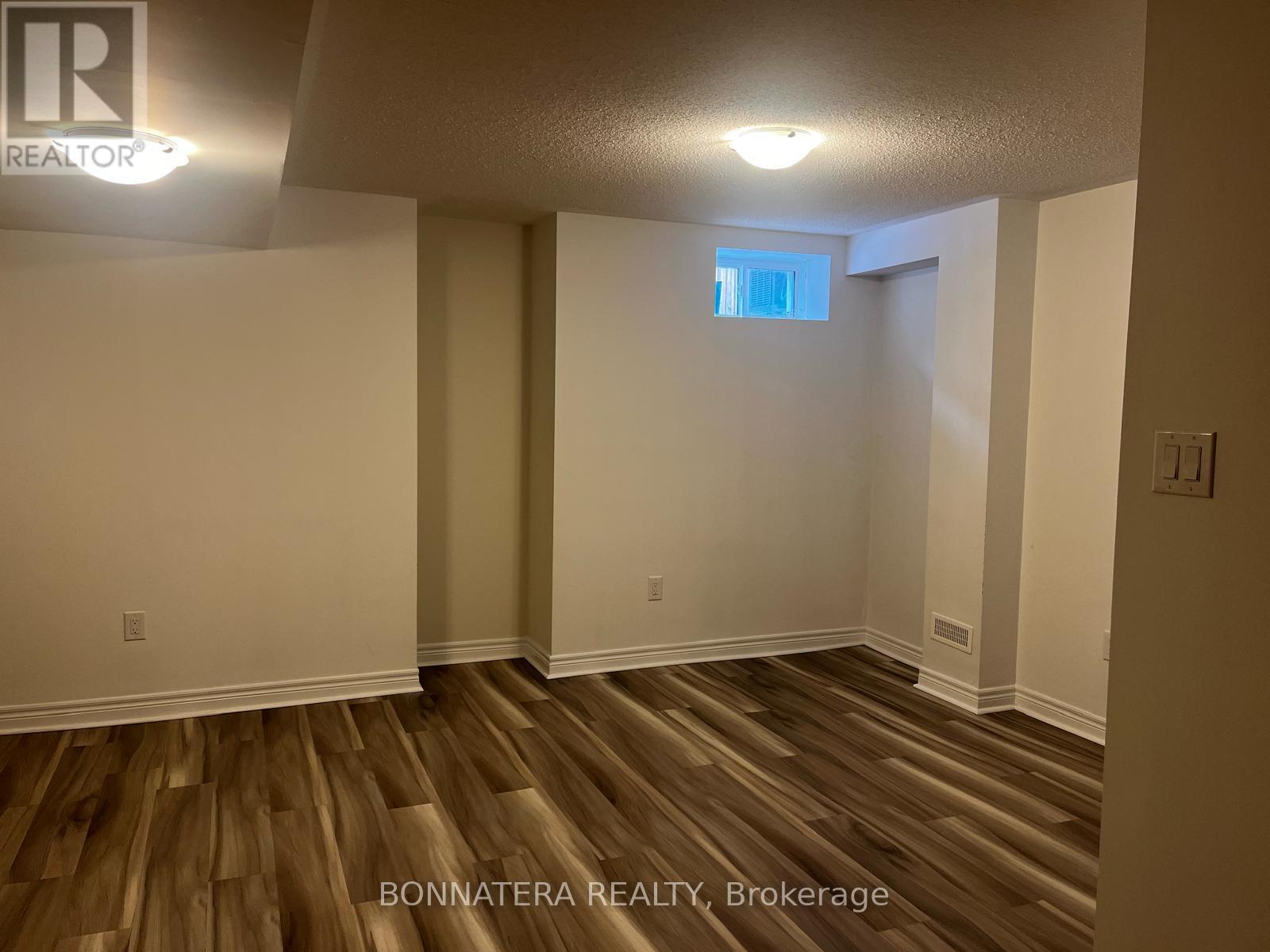 121 Huguenot Road, Oakville, Ontario  L6H 7C4 - Photo 17 - W12653294