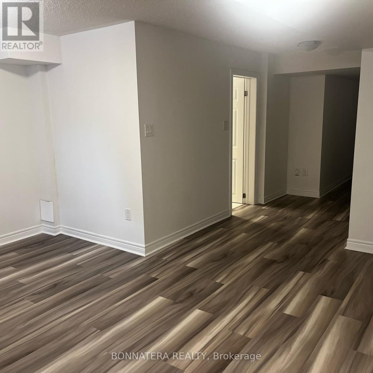 121 Huguenot Road, Oakville, Ontario  L6H 7C4 - Photo 18 - W12653294