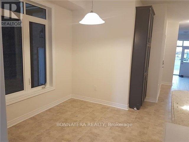 121 Huguenot Road, Oakville, Ontario  L6H 7C4 - Photo 8 - W12653294