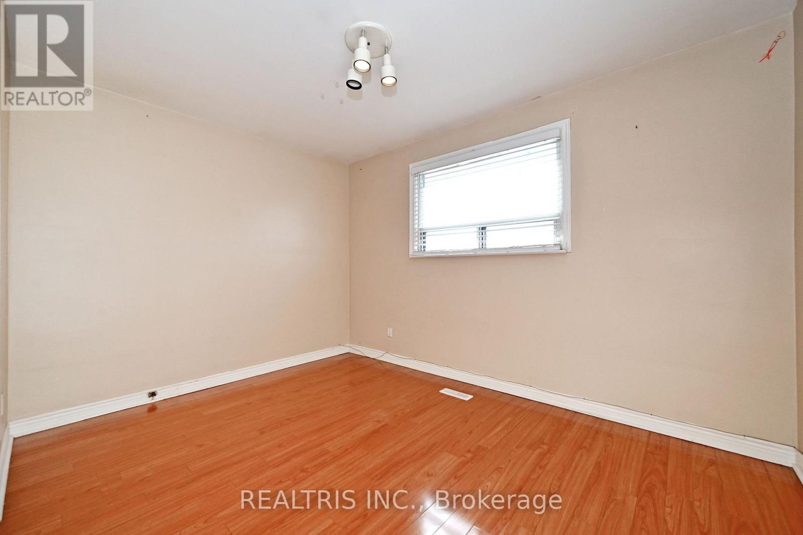 7308 Cambrett Drive, Mississauga, Ontario  L4T 2R5 - Photo 16 - W12653298