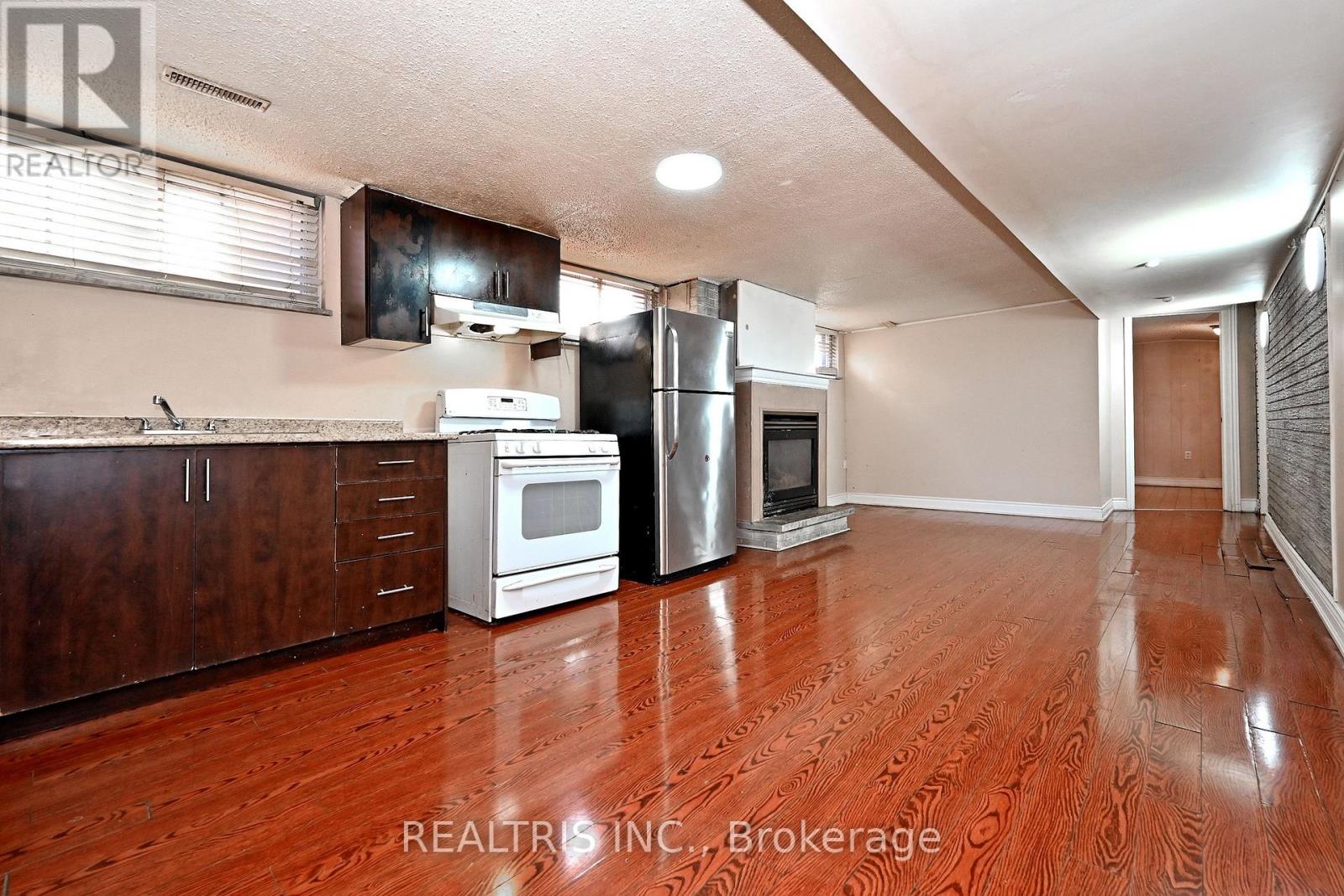 7308 Cambrett Drive, Mississauga, Ontario  L4T 2R5 - Photo 22 - W12653298