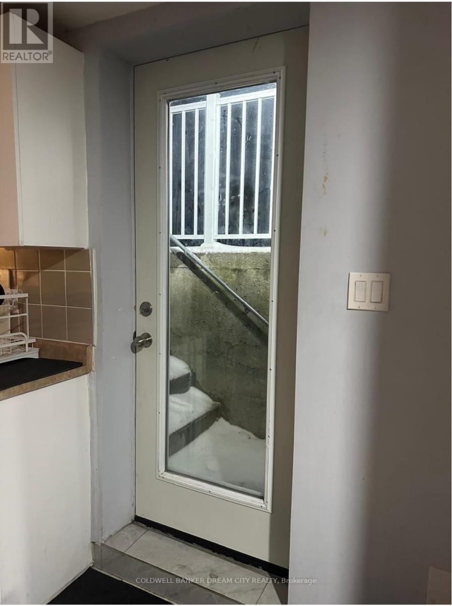 24 Tangleridge Boulevard, Brampton, Ontario  L6R 2X5 - Photo 2 - W12653304