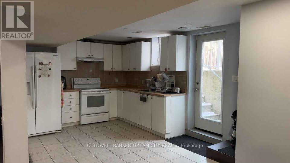 24 Tangleridge Boulevard, Brampton, Ontario  L6R 2X5 - Photo 4 - W12653304