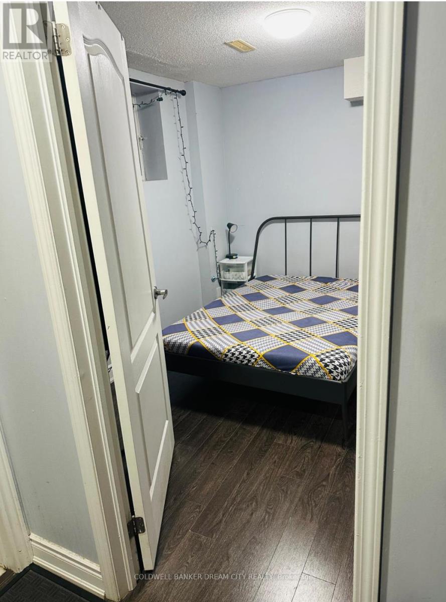 24 Tangleridge Boulevard, Brampton, Ontario  L6R 2X5 - Photo 7 - W12653304