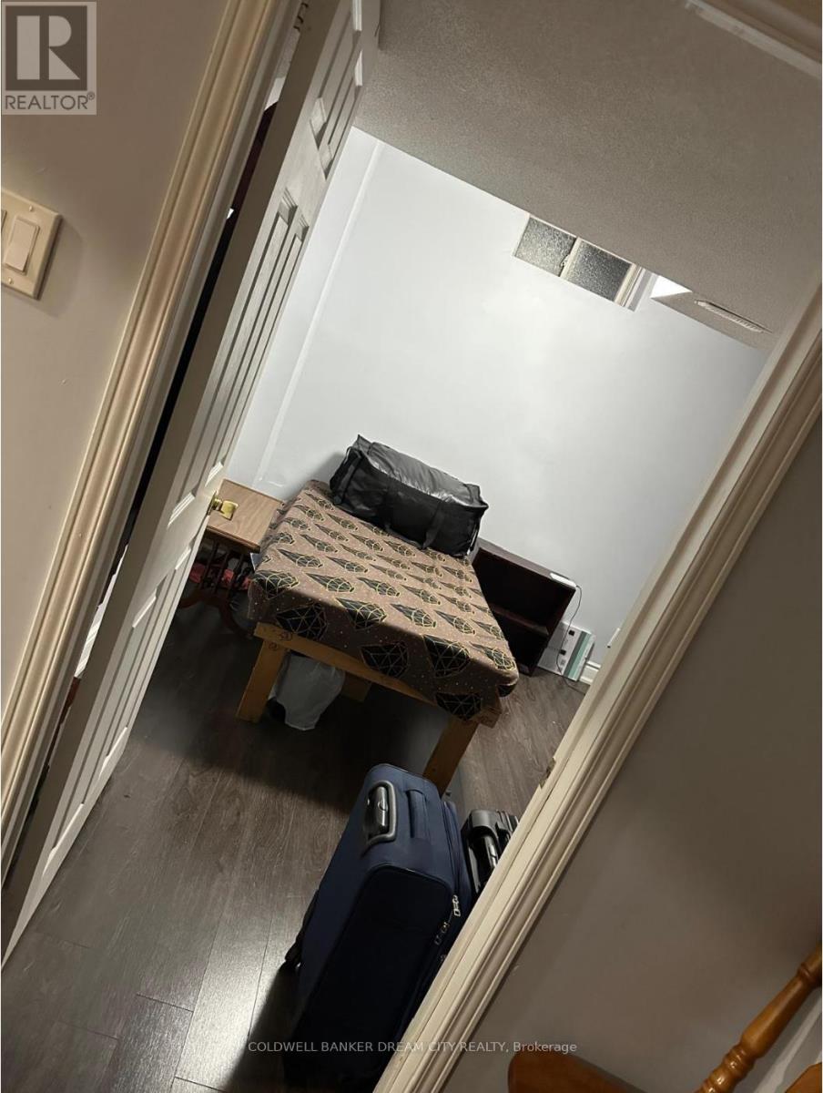 24 Tangleridge Boulevard, Brampton, Ontario  L6R 2X5 - Photo 9 - W12653304