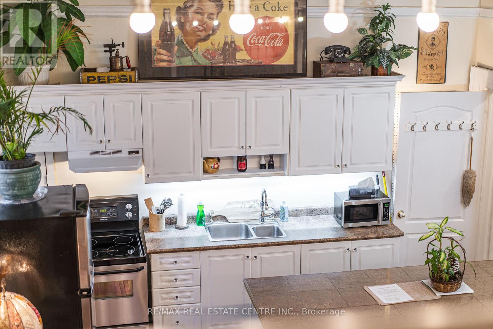 A - 68 Scott Street, Brampton, Ontario  L6V 1S3 - Photo 6 - W12653316