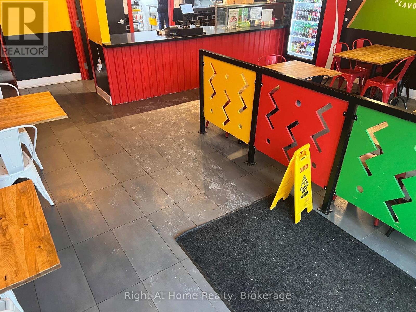 102 C - 1040 Garner Road W, Hamilton, Ontario  L9G 3K9 - Photo 11 - X12653326