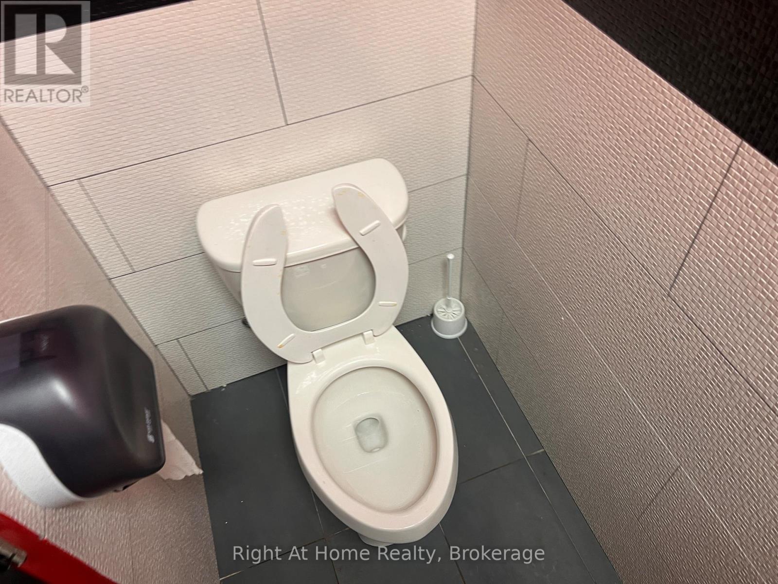 102 C - 1040 Garner Road W, Hamilton, Ontario  L9G 3K9 - Photo 13 - X12653326