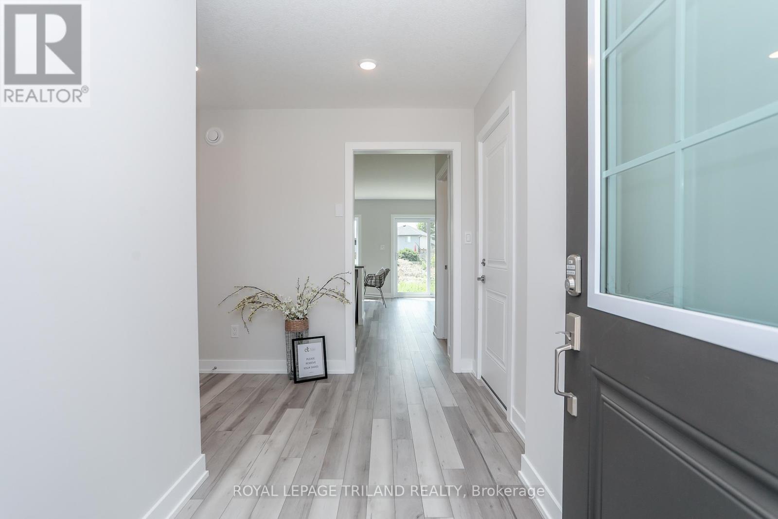 24 Harrow Lane, St. Thomas, Ontario  N5R 0P3 - Photo 2 - X12653352