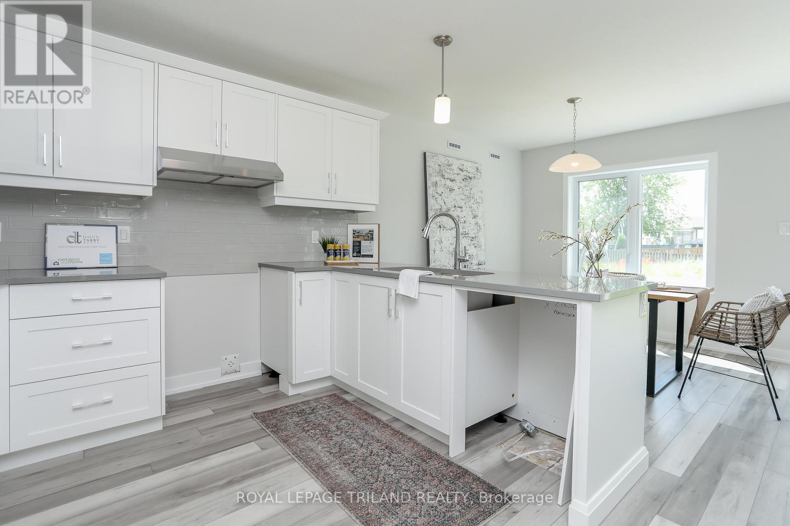 24 Harrow Lane, St. Thomas, Ontario  N5R 0P3 - Photo 4 - X12653352